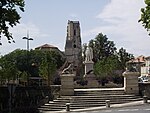 Statue du Maréchal Lannes et cathédrale Saint-Gervais-Saint-Protais5 (Lectoure, Gers, France)